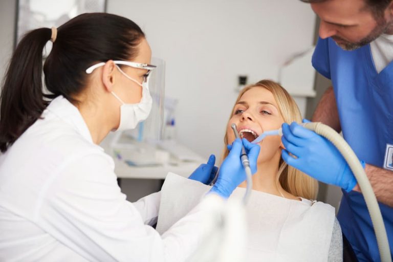 ¿Qué es la periodoncia y por qué es importante para nuestra salud tratar la periodontitis?