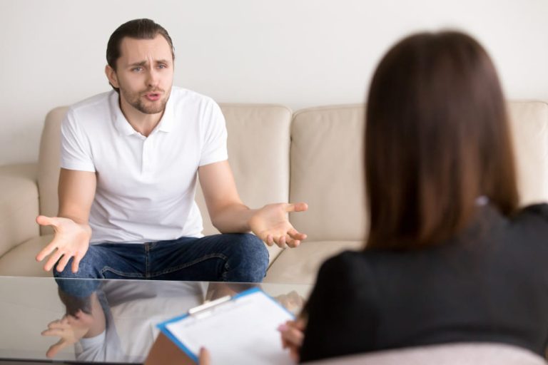 Psiquiatra, psicólogo, psicoterapeuta, neuropsicólogo y coach: ¿cuál es la diferencia entre ellos y a quién acudir?
