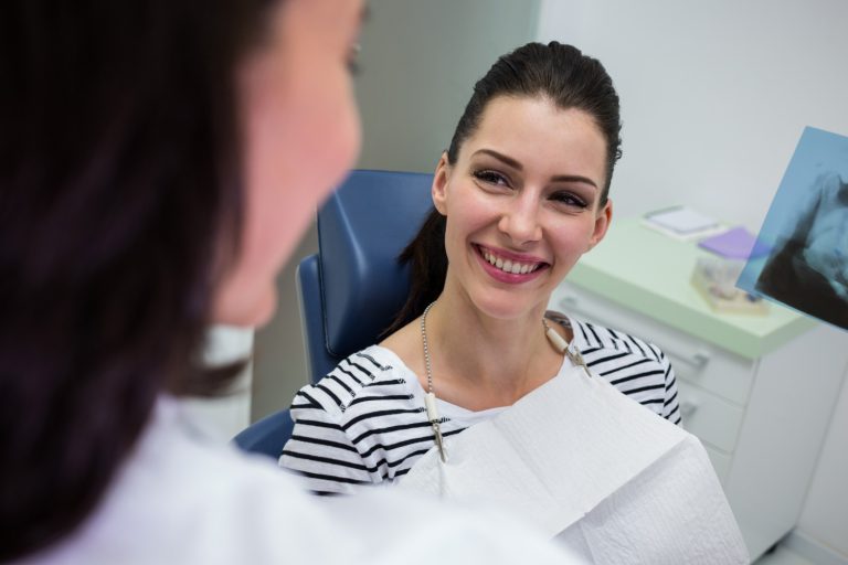 Cuidar tu sonrisa empieza por visitar al dentista a tiempo